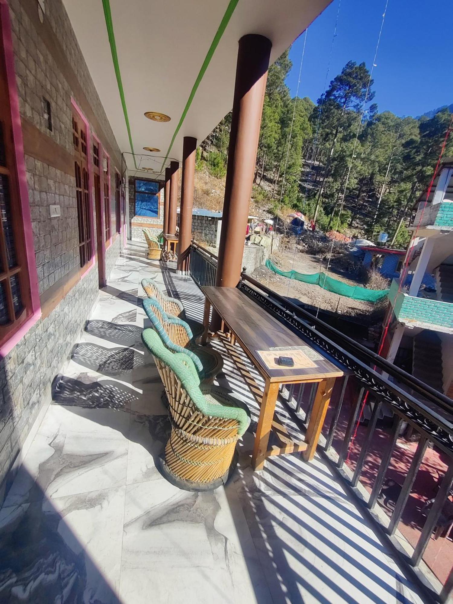 Chalo Chhalal Hotel & Cafe Kasol Esterno foto
