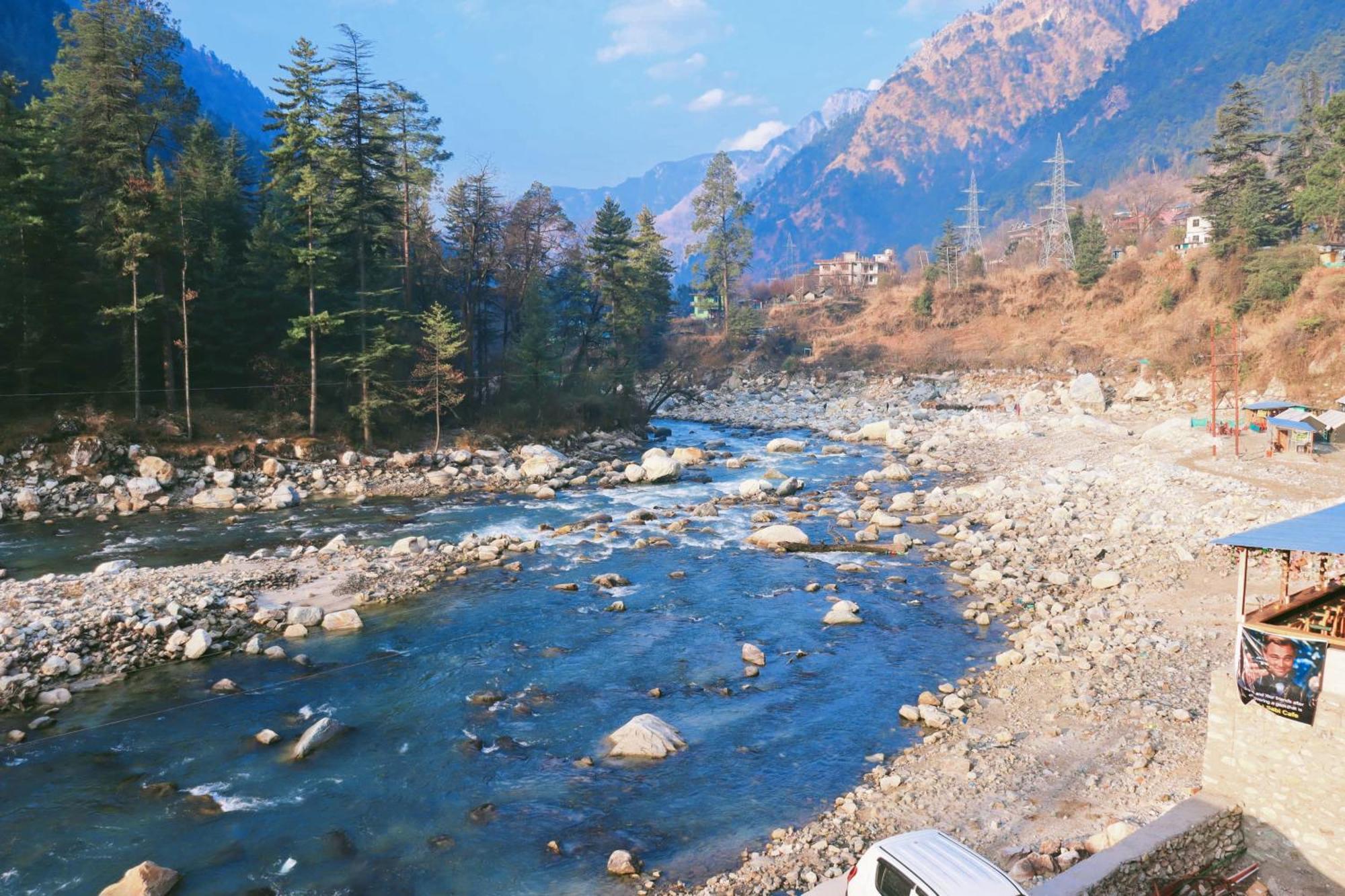 Chalo Chhalal Hotel & Cafe Kasol Esterno foto
