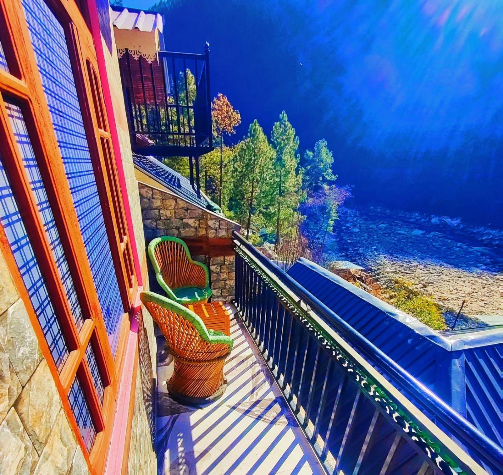 Chalo Chhalal Hotel & Cafe Kasol Esterno foto