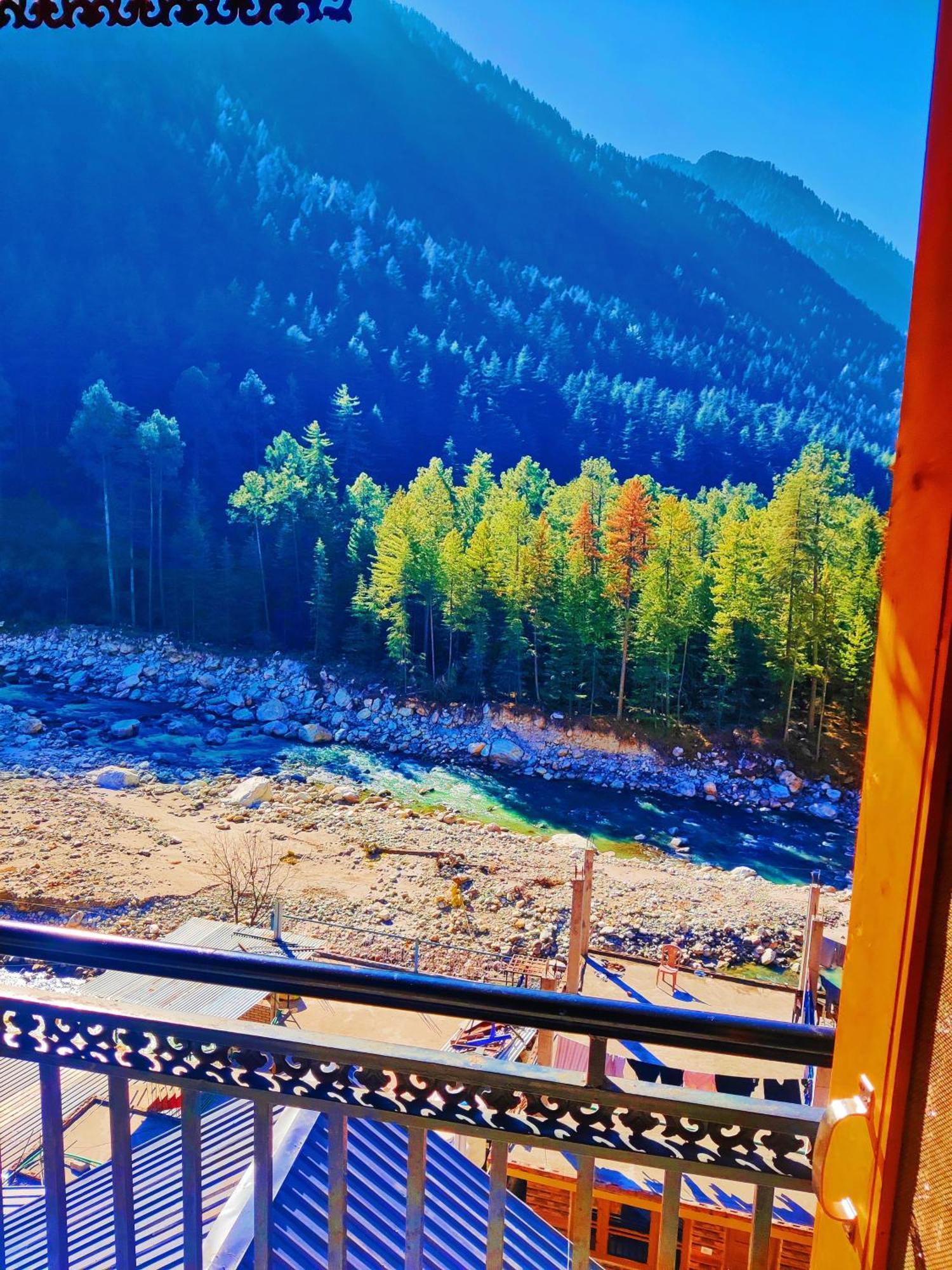 Chalo Chhalal Hotel & Cafe Kasol Esterno foto