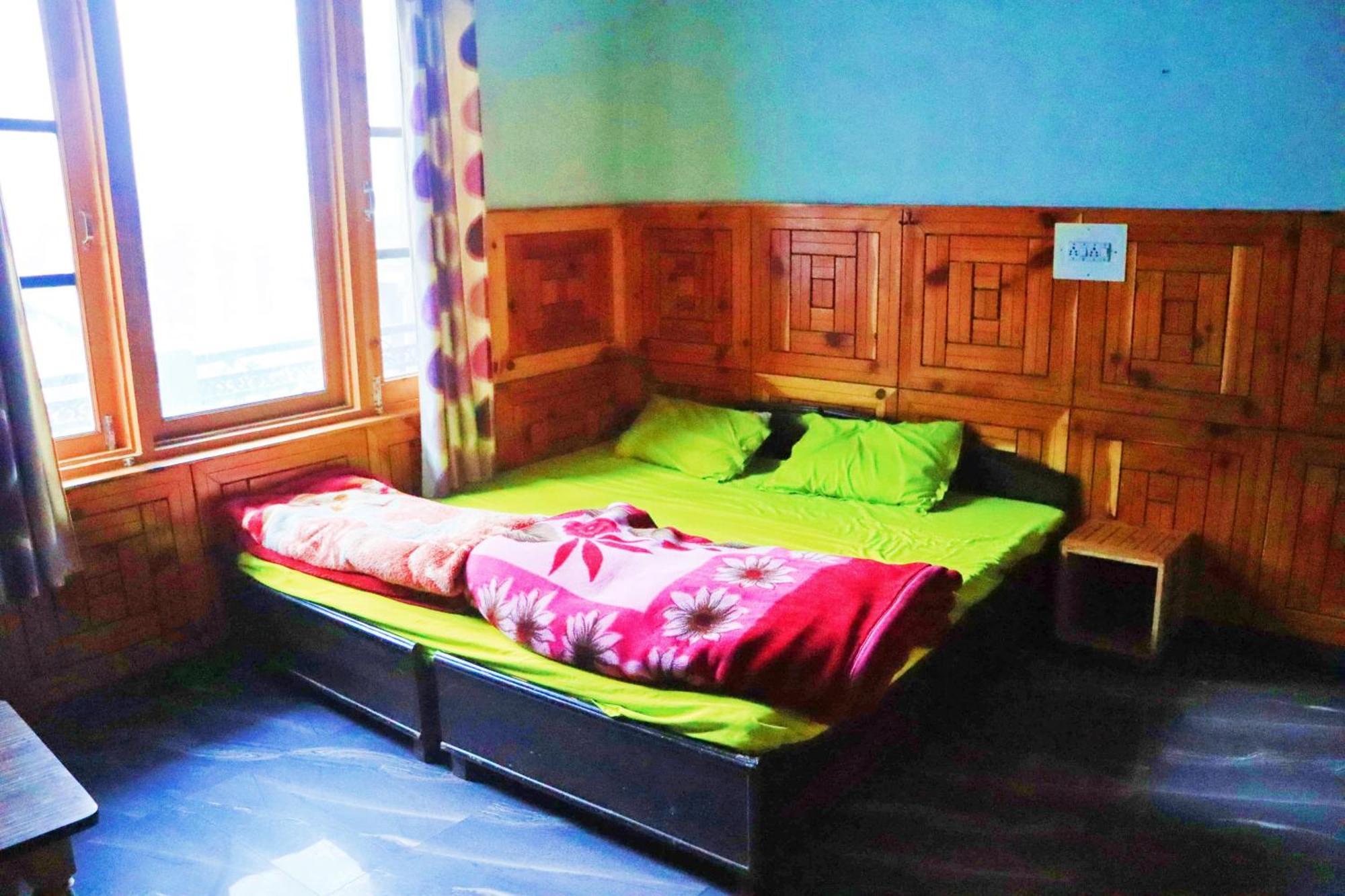 Chalo Chhalal Hotel & Cafe Kasol Esterno foto