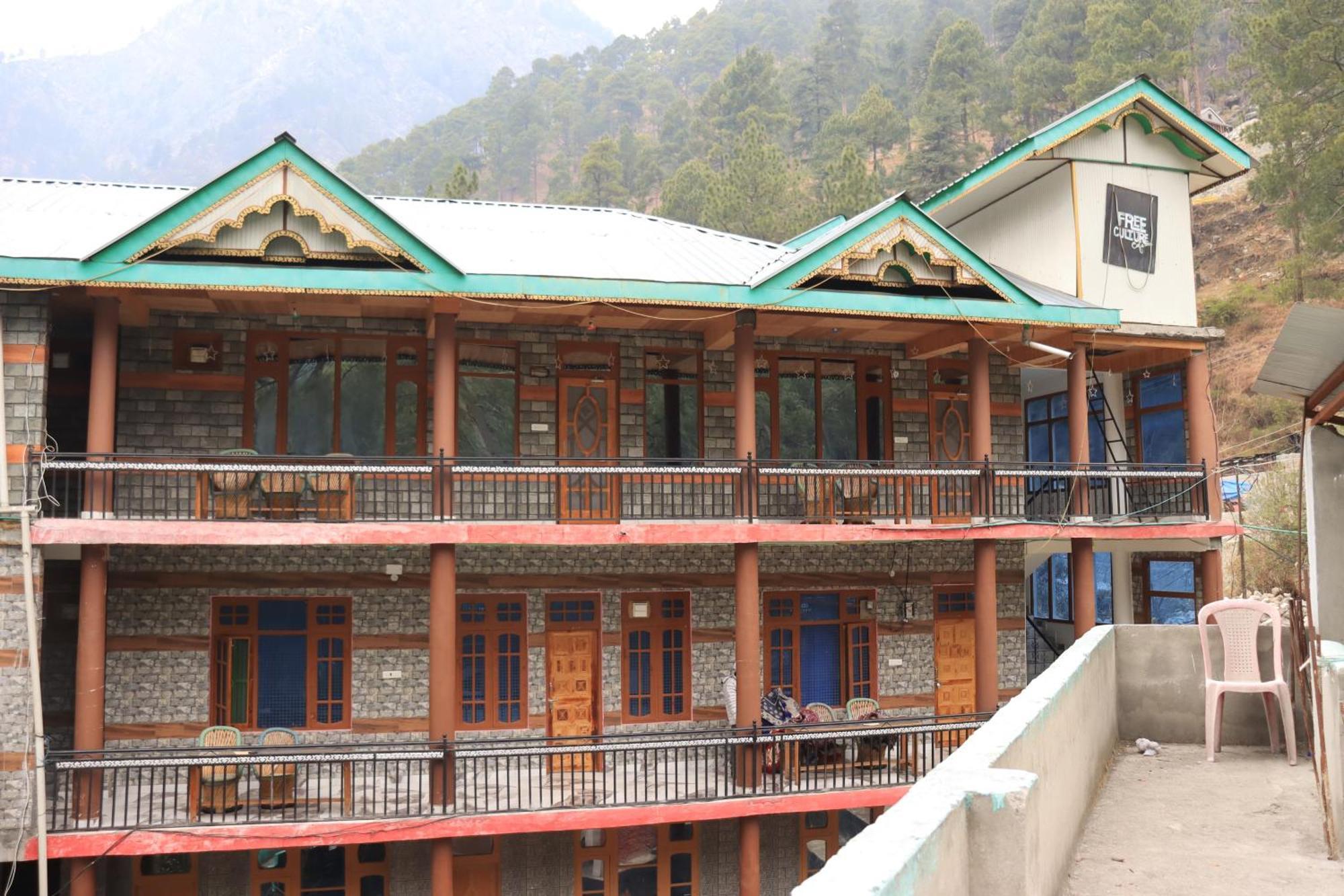 Chalo Chhalal Hotel & Cafe Kasol Esterno foto