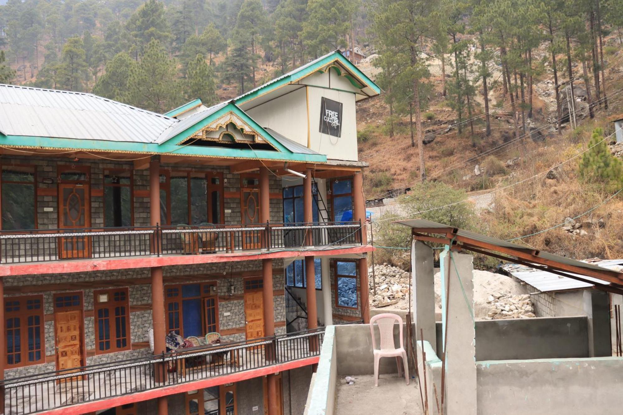 Chalo Chhalal Hotel & Cafe Kasol Esterno foto