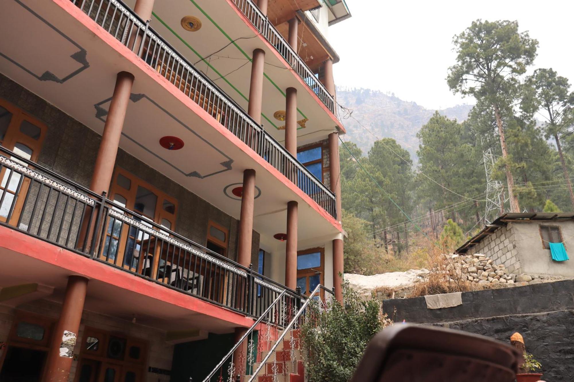 Chalo Chhalal Hotel & Cafe Kasol Esterno foto