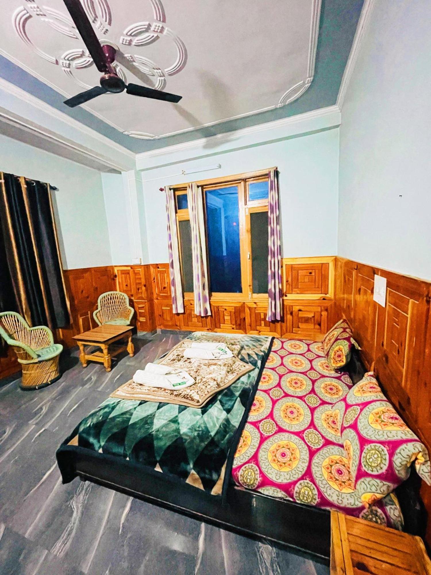 Chalo Chhalal Hotel & Cafe Kasol Esterno foto