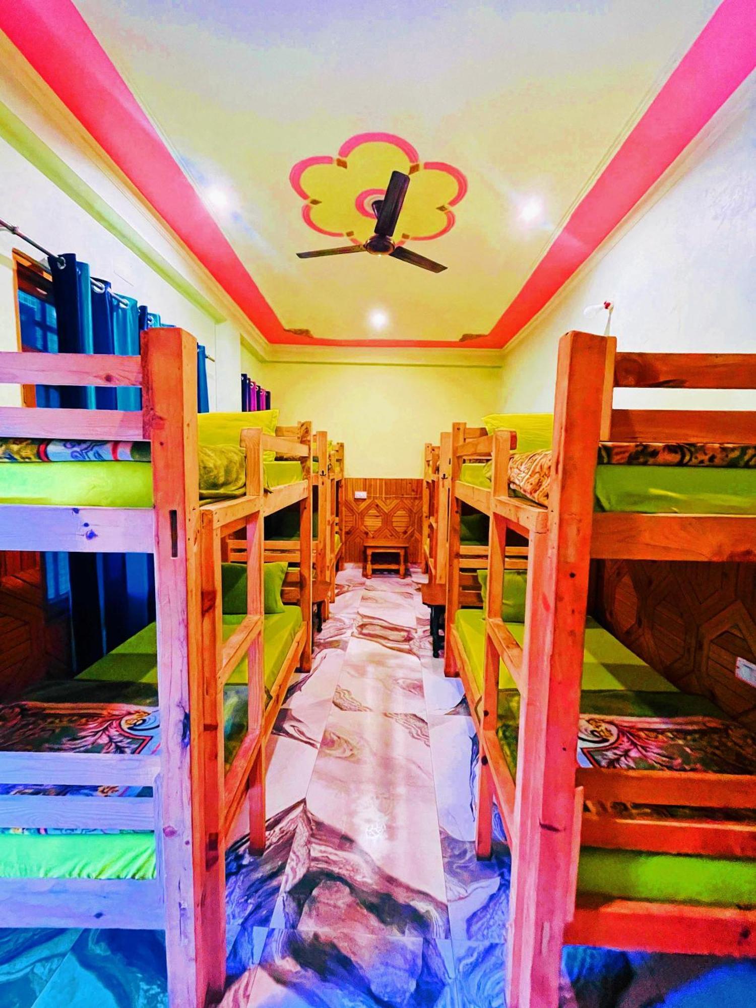 Chalo Chhalal Hotel & Cafe Kasol Esterno foto