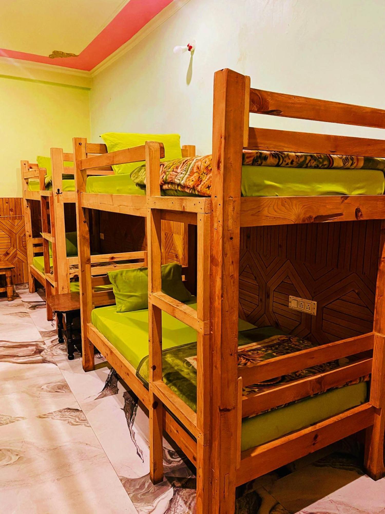 Chalo Chhalal Hotel & Cafe Kasol Esterno foto
