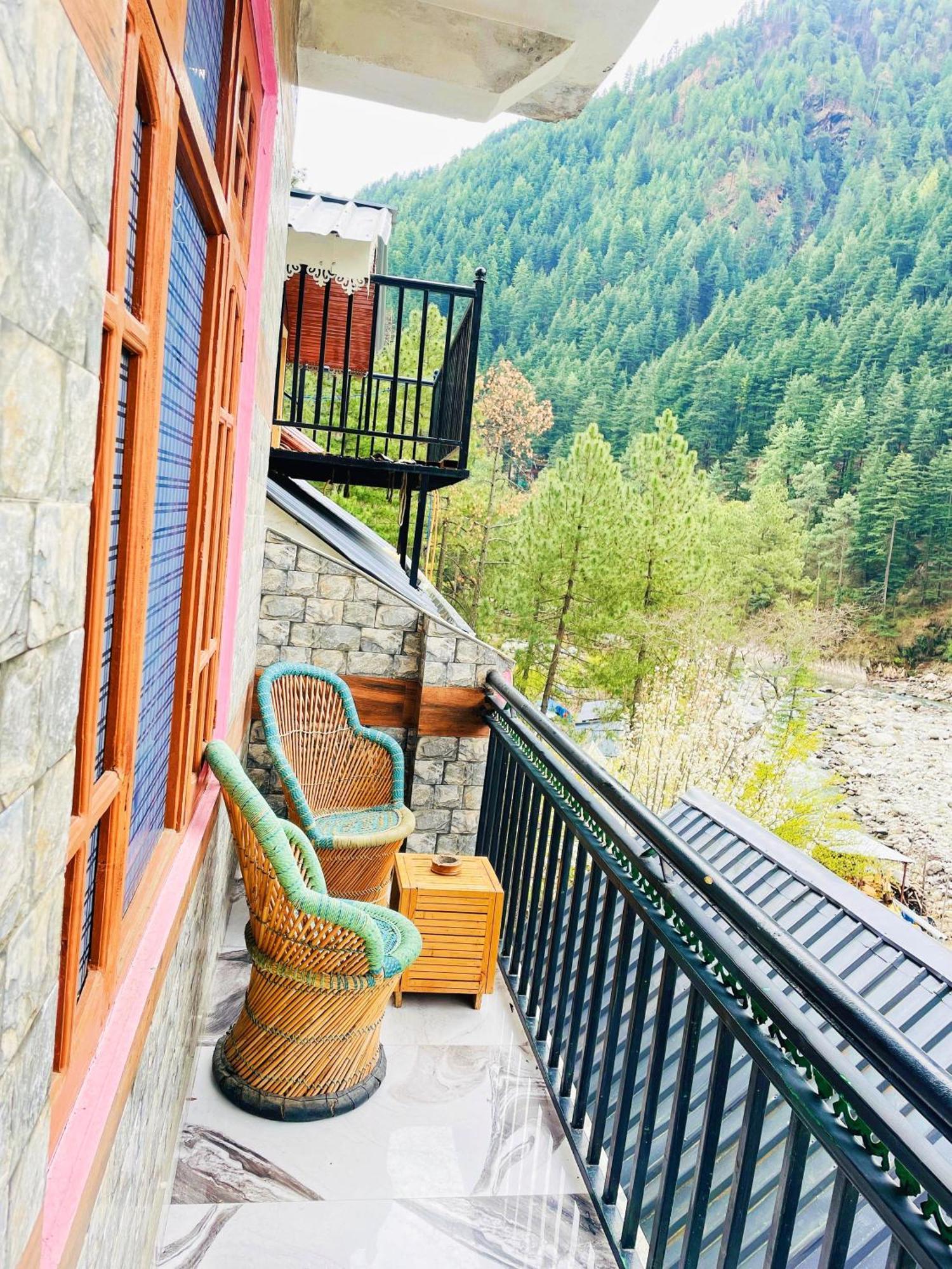 Chalo Chhalal Hotel & Cafe Kasol Esterno foto