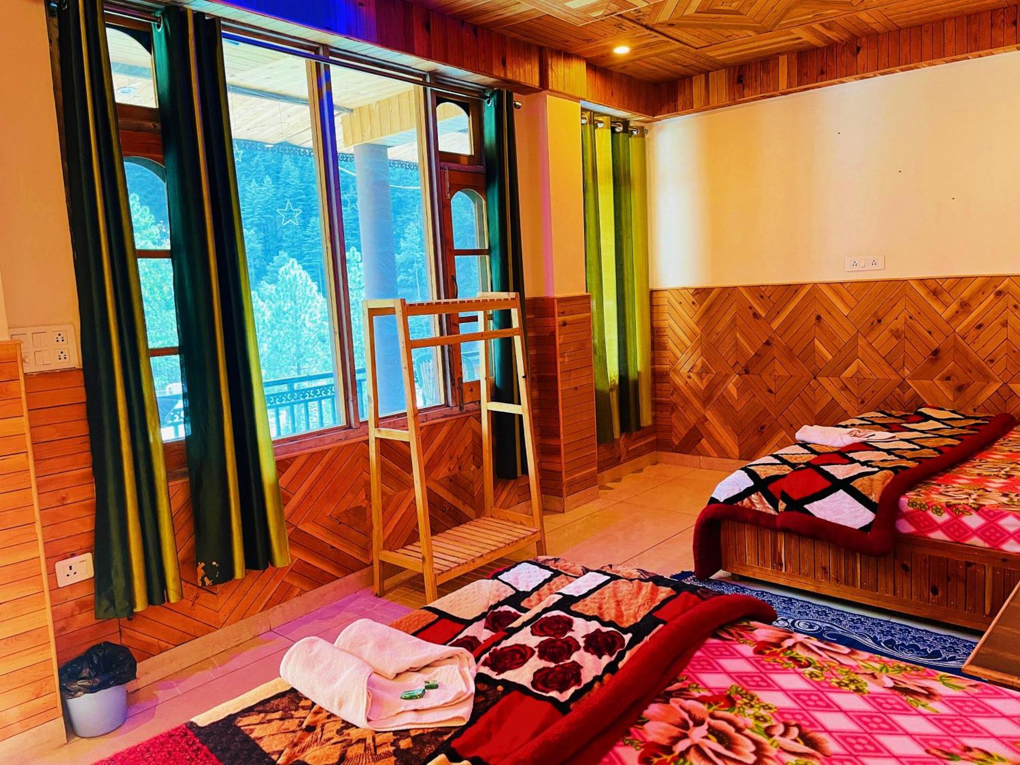 Chalo Chhalal Hotel & Cafe Kasol Esterno foto