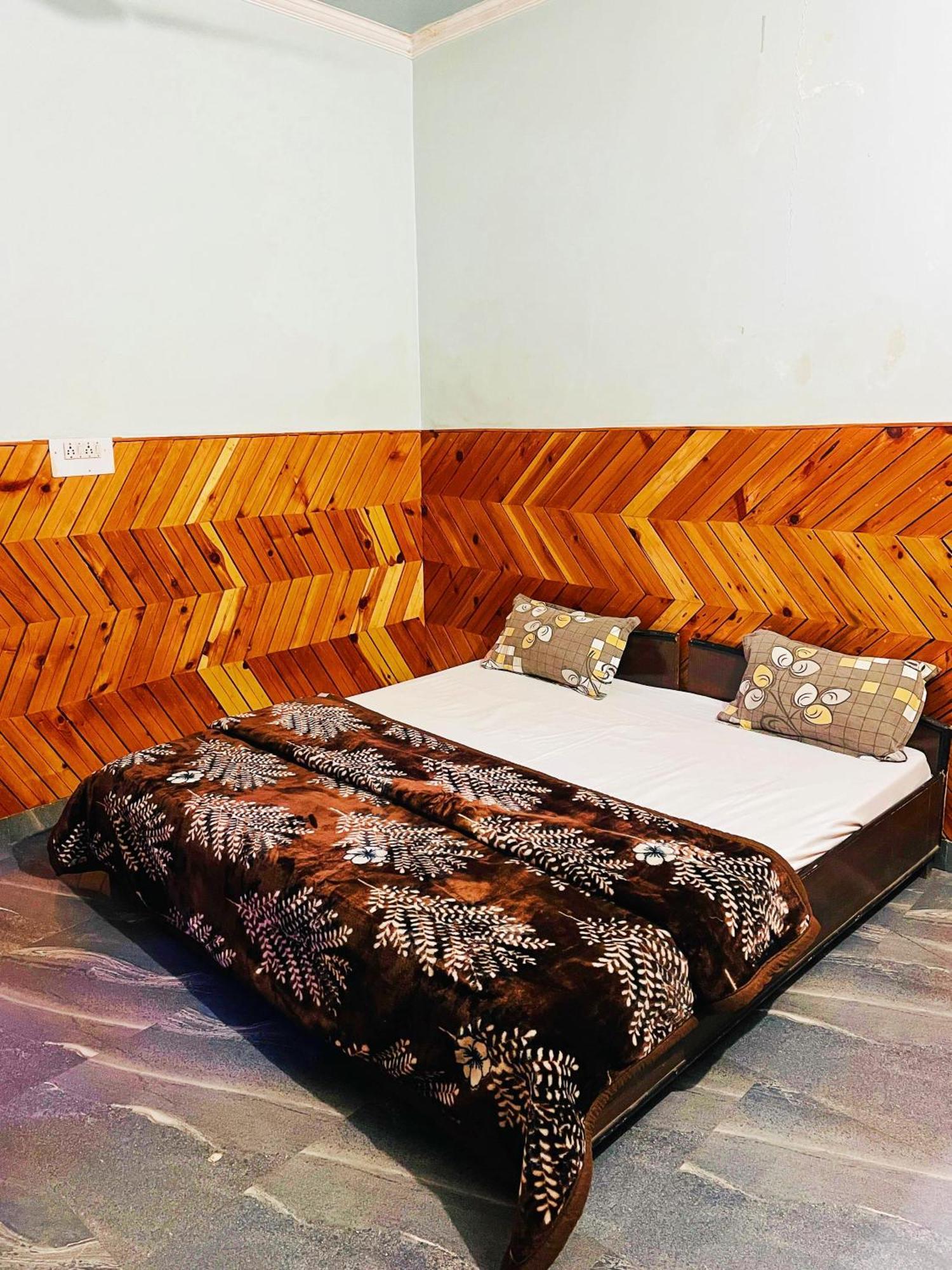 Chalo Chhalal Hotel & Cafe Kasol Esterno foto