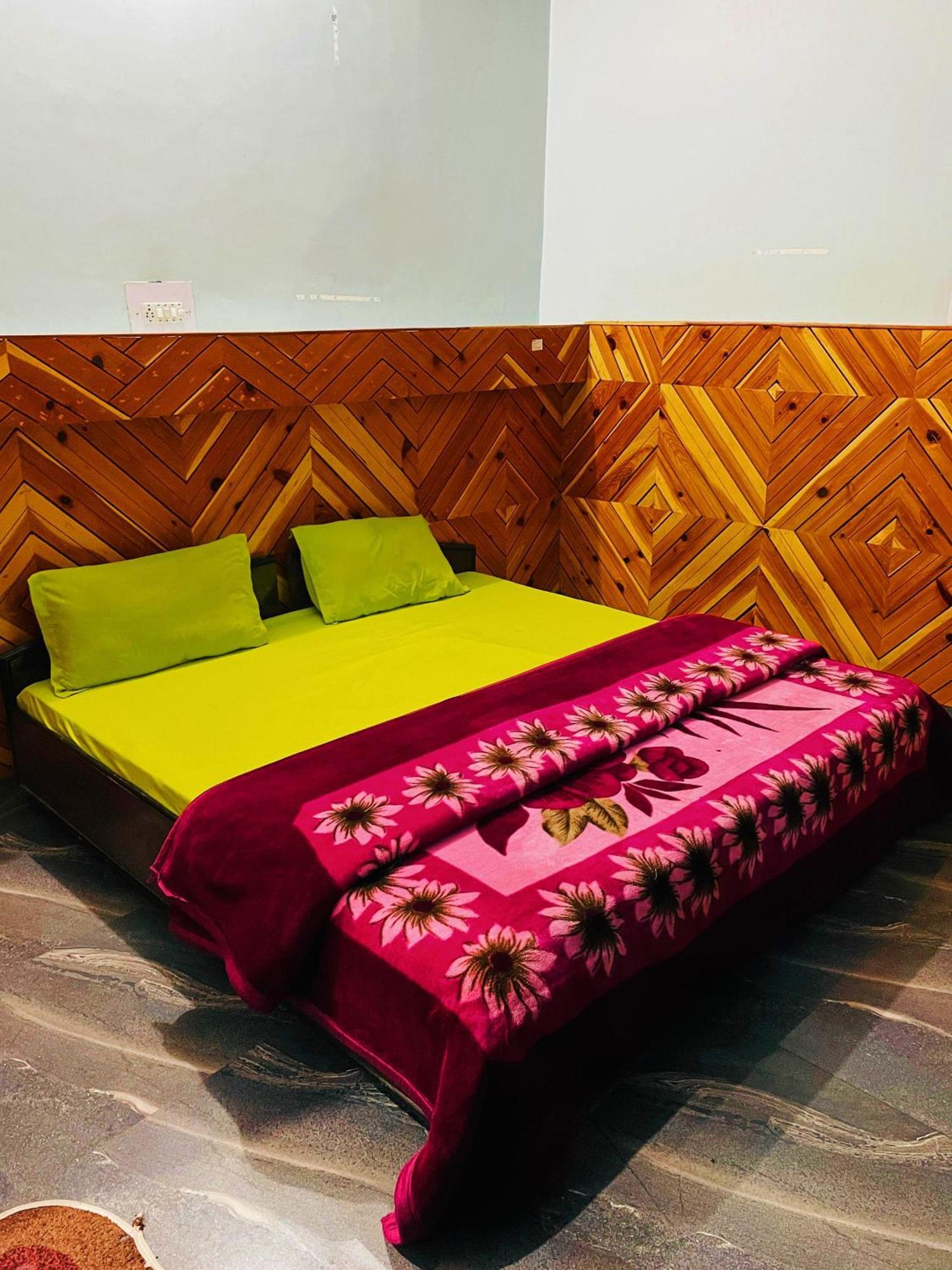 Chalo Chhalal Hotel & Cafe Kasol Esterno foto